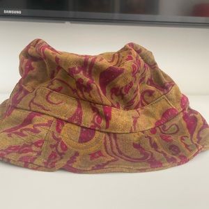 Etro hat